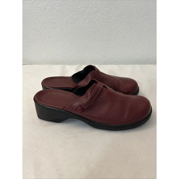 Clarks‎ Clogs Womens 11 Maroon Red Slip On Mule Soft Cushion Leather Comfort - Picture 6 of 9